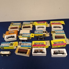 12 alte verschiedene Waggons